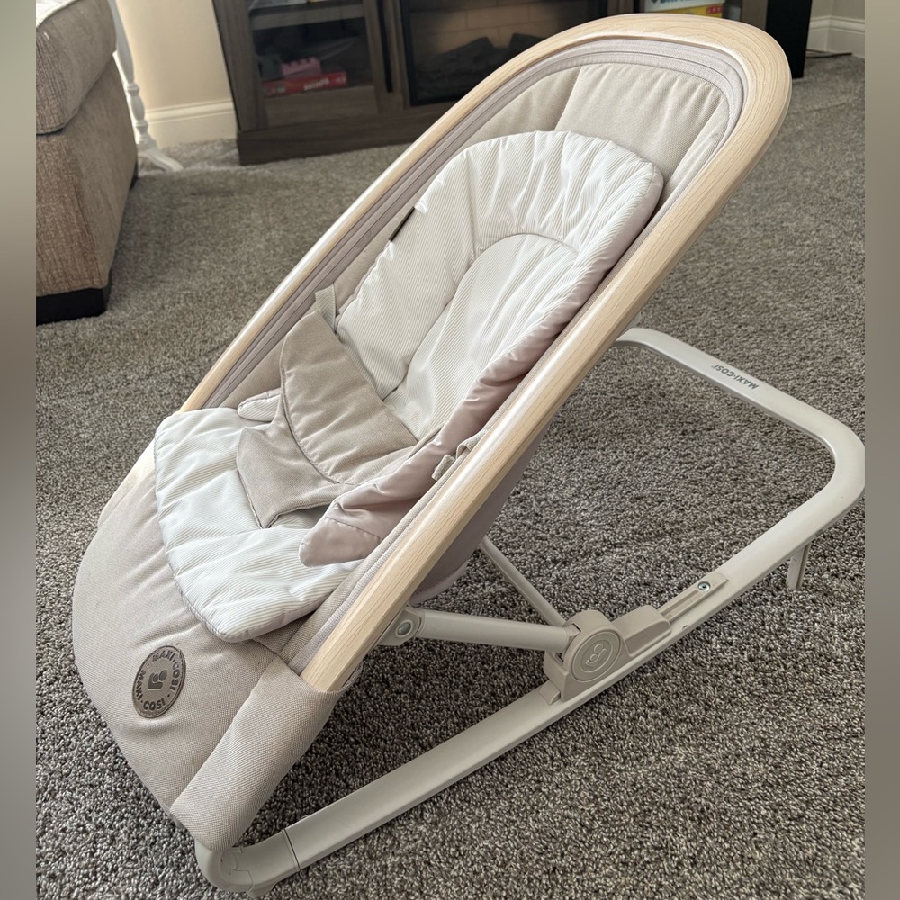 Cozy Baby Rocker in Cream and Gray